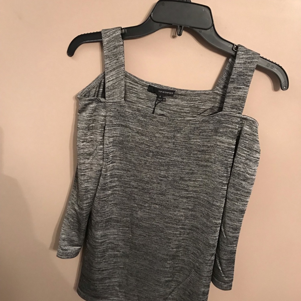 Ladies Harve’ Benard top